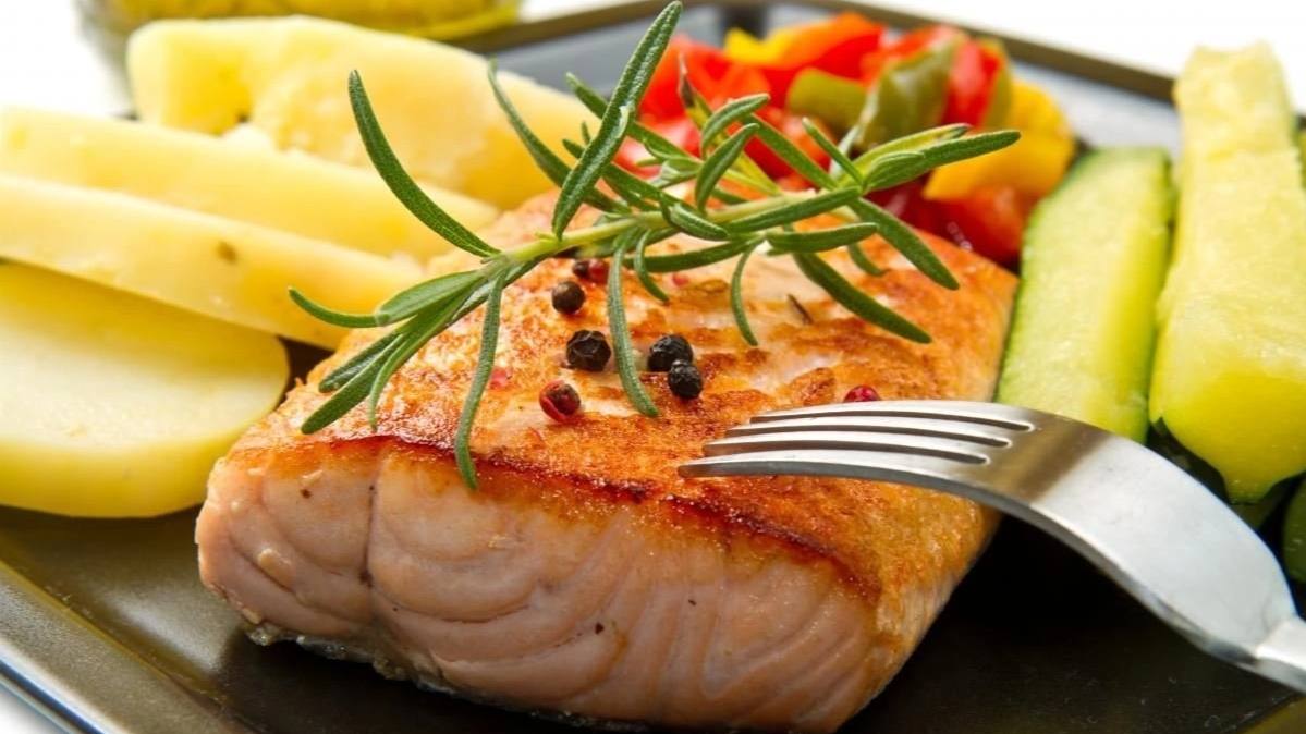 Σε άτομα που καταναλώνουν ψάρι η μνήμη αποδυναμώνεται πολύ менότερο στην τρίτη ηλικία